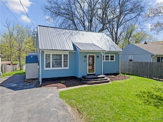 306 Hunt Dr, Fayetteville, NY 13066