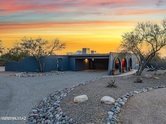 6240 E River Rd, Tucson, AZ 85750