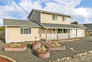 1402 S Shore St, Westport, WA 98595
