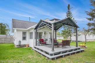 116 Alma Ln, Houghton Lake, MI 48629