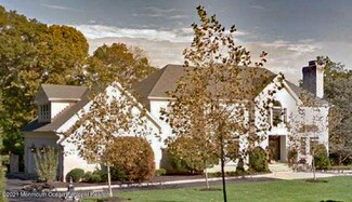 10 Orchard Ln, Colts Neck, NJ 07722