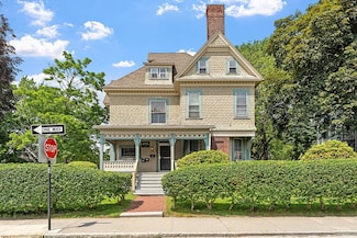 52 Cedar St, Worcester, MA 01609