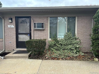 383 W Drahner Rd, Oxford, MI 48371