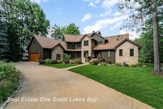 725 Edenville Lake Rd, Hope, MI 48628