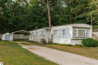 55 Holcomb Ct, Traverse City, MI 49686