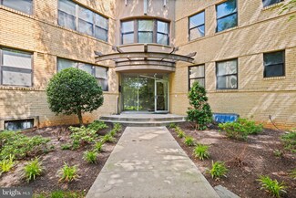 210 Oakwood St SE Unit 106, Washington, DC 20032
