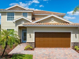 2478 Heydon Cir E, Naples, FL 34120