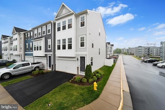 18216 Summit Pointe Dr, Triangle, VA 22172