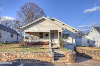 1015 Cedar St, Carthage, MO 64836
