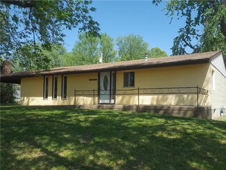 8271 Fremont St, Atchison, KS 66002