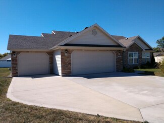 1105 W Falcon Pointe Ct, Muncie, IN 47304