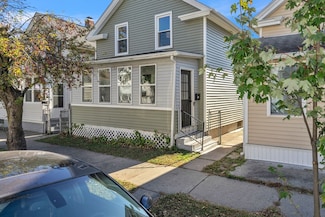 76 Pine St, Holyoke, MA 01040