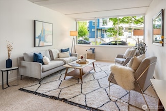 4540 8th Ave NE Unit 104, Seattle, WA 98105