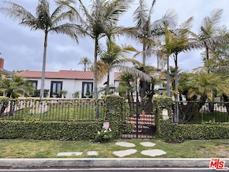 114 S Layton Dr, Los Angeles, CA 90049