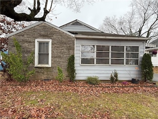 3632 Konnoak Dr, Winston Salem, NC 27127