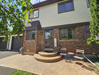 23W434 Greenbriar Dr Unit 2, Naperville, IL 60540