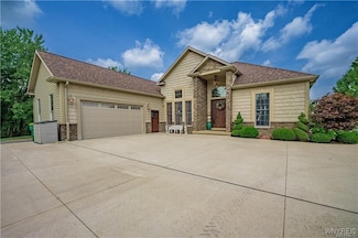 6683 N Canal Rd, Lockport, NY 14094