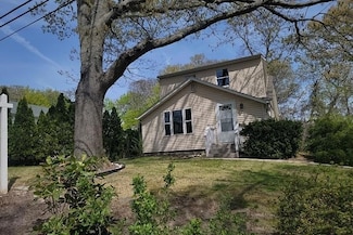 21 Patchogue Dr, Rocky Point, NY 11778