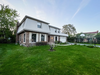 1640 Barry Ln, Glenview, IL 60025