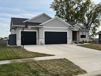 608 Pointer Cir, Center Point, IA 52213