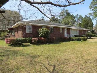 303 Oakland St, Hemingway, SC 29554