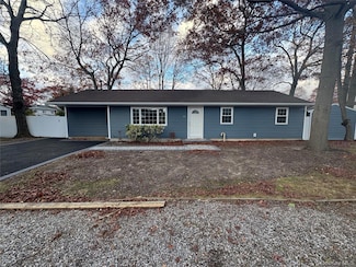 381 Grace St, Holbrook, NY 11741