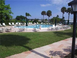 152 West Ct Unit 20, Royal Palm Beach, FL 33411