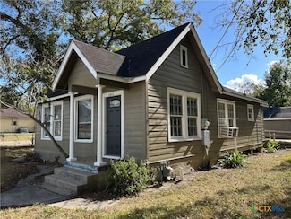 1511 E Constitution St, Victoria, TX 77901