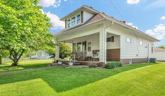 235 N Main St, Roberts, IL 60962