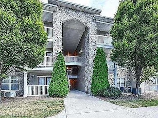 7100 W Friendly Ave Unit 204, Greensboro, NC 27410