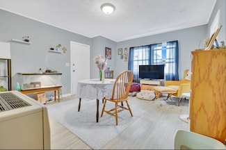 17 Canonicus St, Fall River, MA 02723