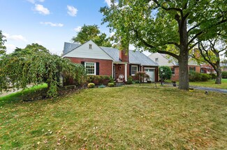 2212 Ridgeview Rd, Columbus, OH 43221
