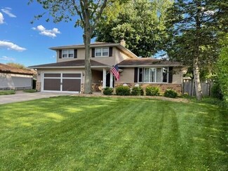 1820 Robin Dr, Munster, IN 46321