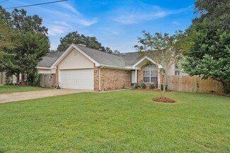 62 9th St, Shalimar, FL 32579