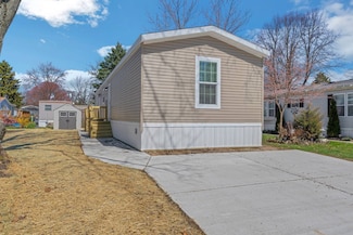 170 Meadows Cir W Unit 170, Wixom, MI 48393