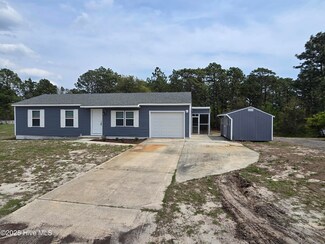 17 Crown Point Rd, Hubert, NC 28539