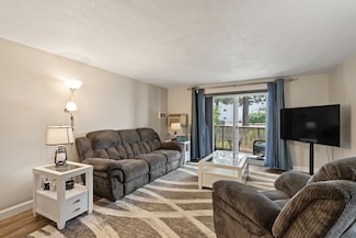 46 Greentree Ln Unit 16, South Weymouth, MA 02190