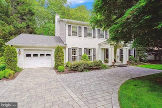 1586 Forest Villa Ln, McLean, VA 22101