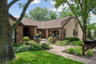 7677 Woodview Ct, Edina, MN 55439