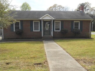 220 N Pinecrest Rd, Wakefield, VA 23888