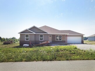 1040 N Albany Ave, Bolivar, MO 65613