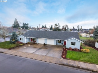 402 E Washington St, Carlton, OR 97111