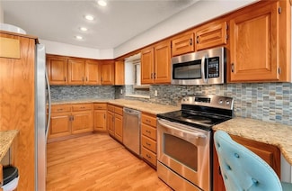 12031 Hemlock St, Overland Park, KS 66213