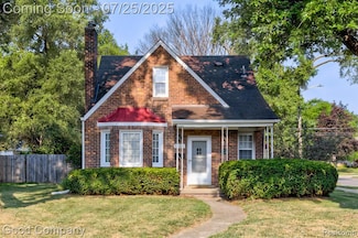 1645 Pinecrest Dr, Ferndale, MI 48220