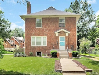 1311 Midland Dr, Saint Louis, MO 63130