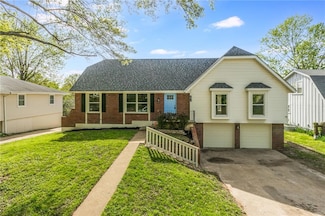 1017 SW 19th St, Blue Springs, MO 64015