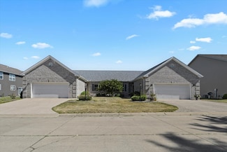 2104a Lucille Ln, Mahomet, IL 61853