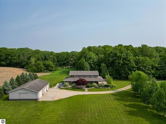 1584 W Chapman Rd, Mount Pleasant, MI 48858