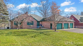 N3860 N Grand Oak Dr, Iron Mountain, MI 49801