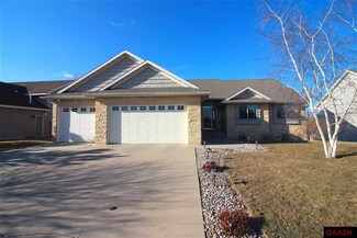104 Muriefield Dr, Mankato, MN 56001